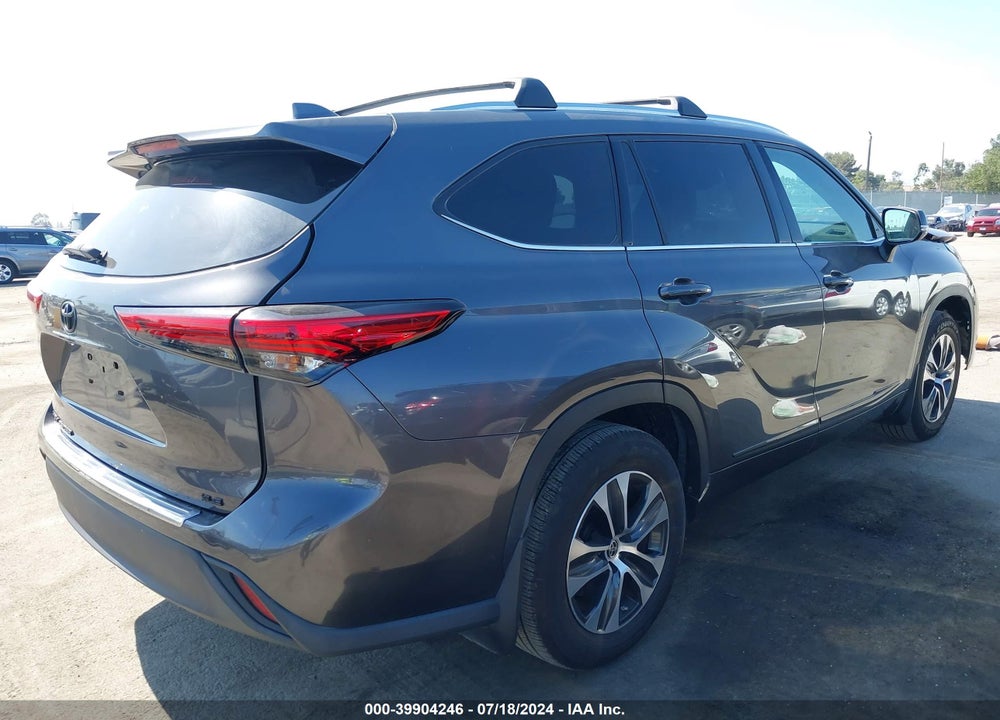 2021 TOYOTA HIGHLANDER XLE VIN: 5TDHZRAH6MS527724