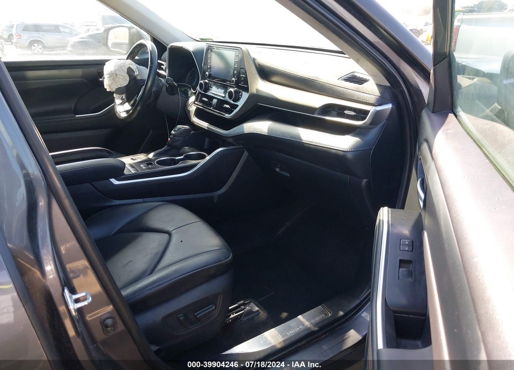 2021 TOYOTA HIGHLANDER XLE VIN: 5TDHZRAH6MS527724