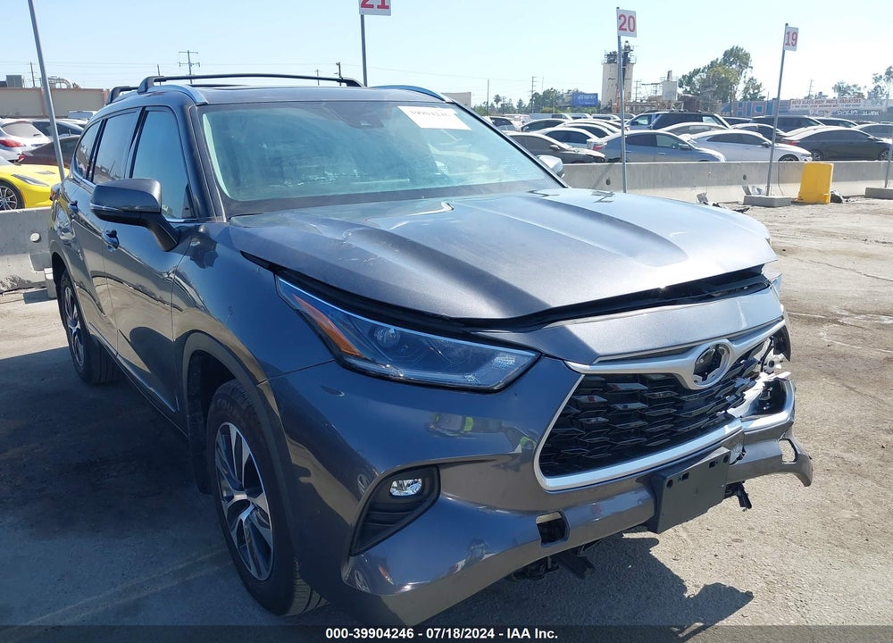 2021 TOYOTA HIGHLANDER XLE VIN: 5TDHZRAH6MS527724