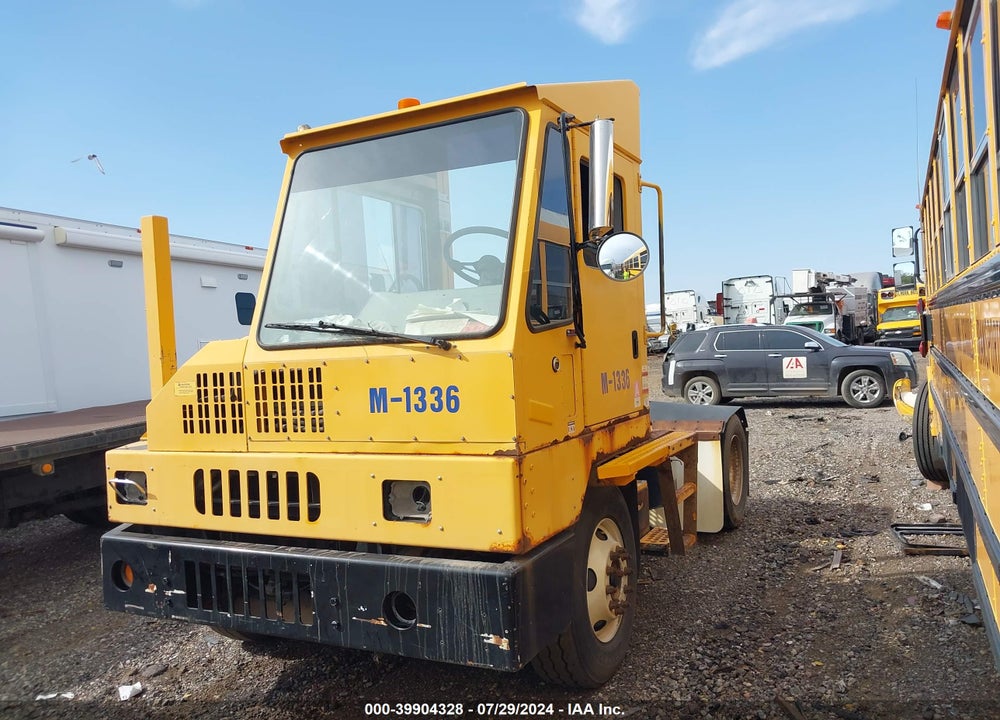 2011 OTTAWA YARD SPOTTER VIN: EINF814EE11327181