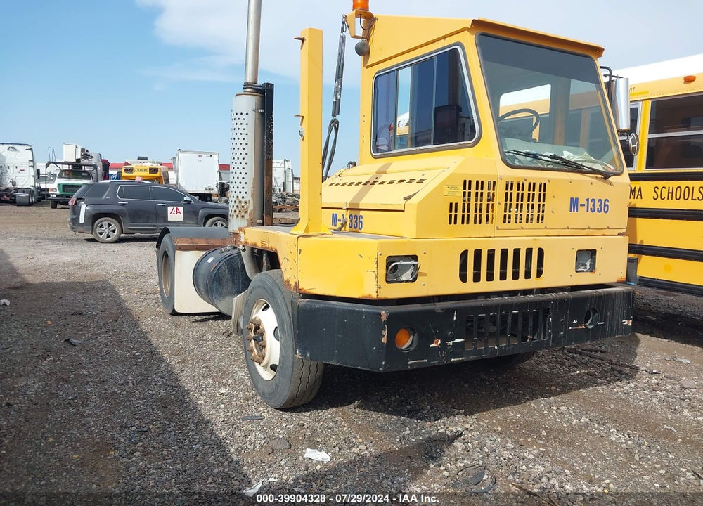 2011 OTTAWA YARD SPOTTER VIN: EINF814EE11327181