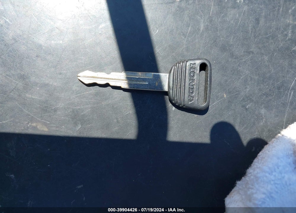 1998 HONDA CIVIC LX VIN: 2HGEJ6677WH584705