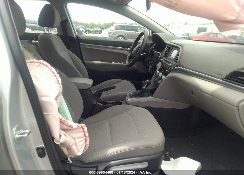 2019 HYUNDAI ELANTRA SE VIN: 5NPD74LF1KH463372