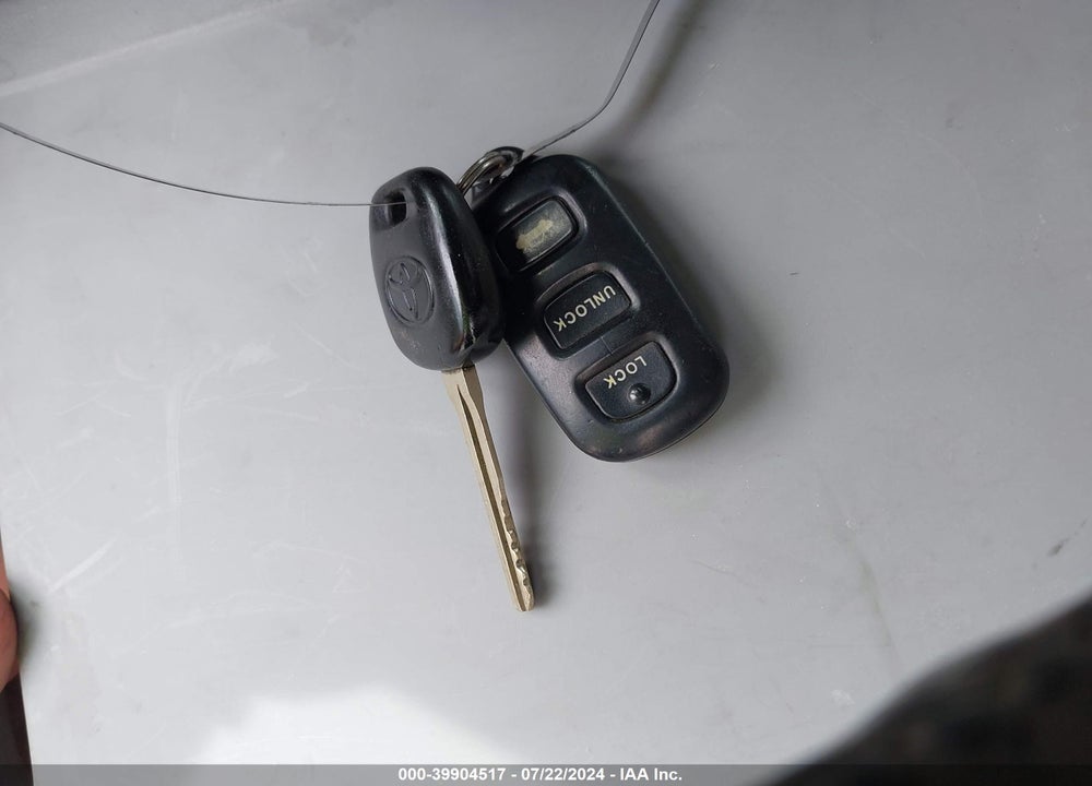 2002 TOYOTA CAMRY XLE VIN: 4T1BE30K12U595350