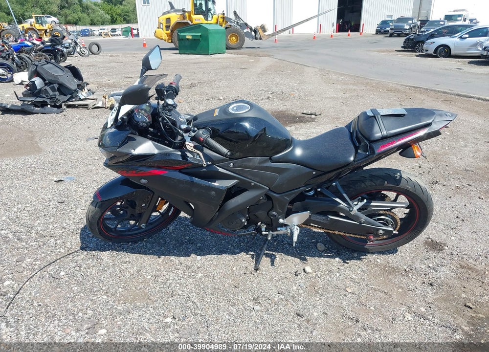 2015 YAMAHA YZFR3 VIN: MH3RH06Y1FK007552