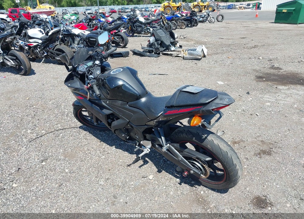 2015 YAMAHA YZFR3 VIN: MH3RH06Y1FK007552