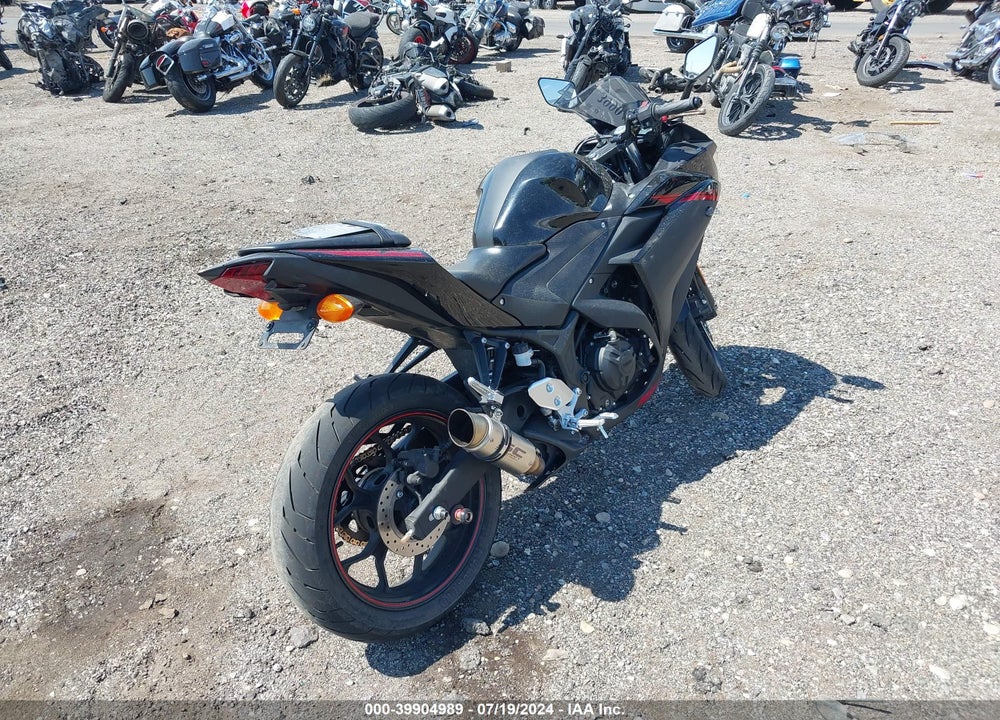 2015 YAMAHA YZFR3 VIN: MH3RH06Y1FK007552