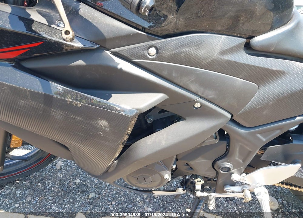 2015 YAMAHA YZFR3 VIN: MH3RH06Y1FK007552
