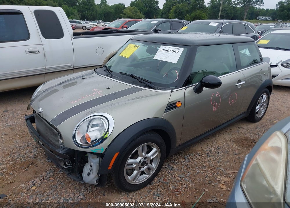 2011 MINI COOPER VIN: WMWSU3C54BT097076