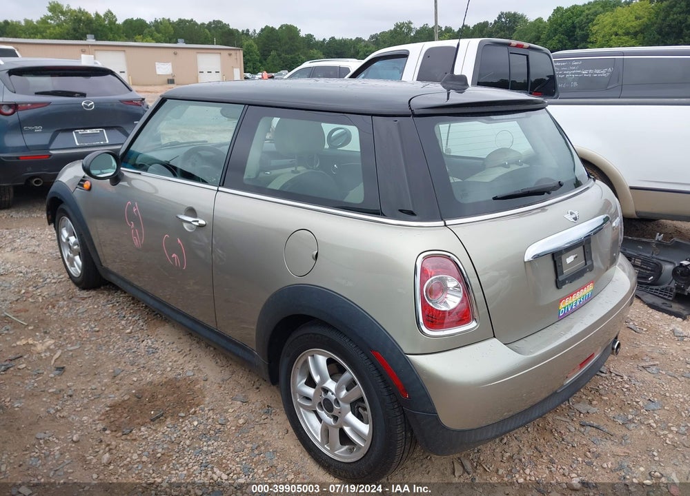 2011 MINI COOPER VIN: WMWSU3C54BT097076