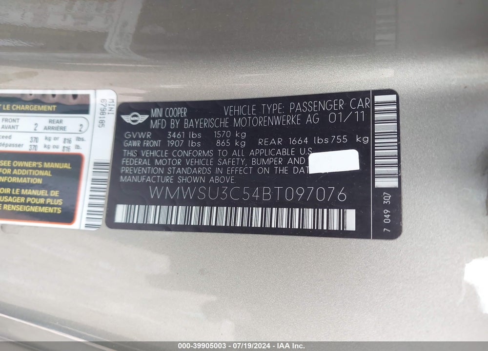 2011 MINI COOPER VIN: WMWSU3C54BT097076