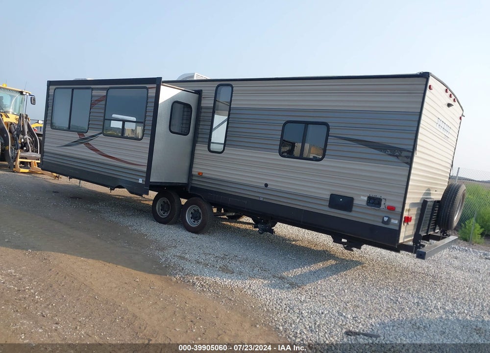 2017 FOREST RIVER CHEROKEE VIN: 4X4TCKD25HX125469