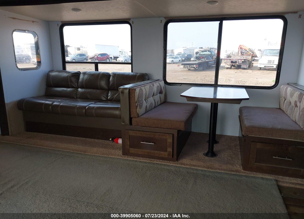 2017 FOREST RIVER CHEROKEE VIN: 4X4TCKD25HX125469