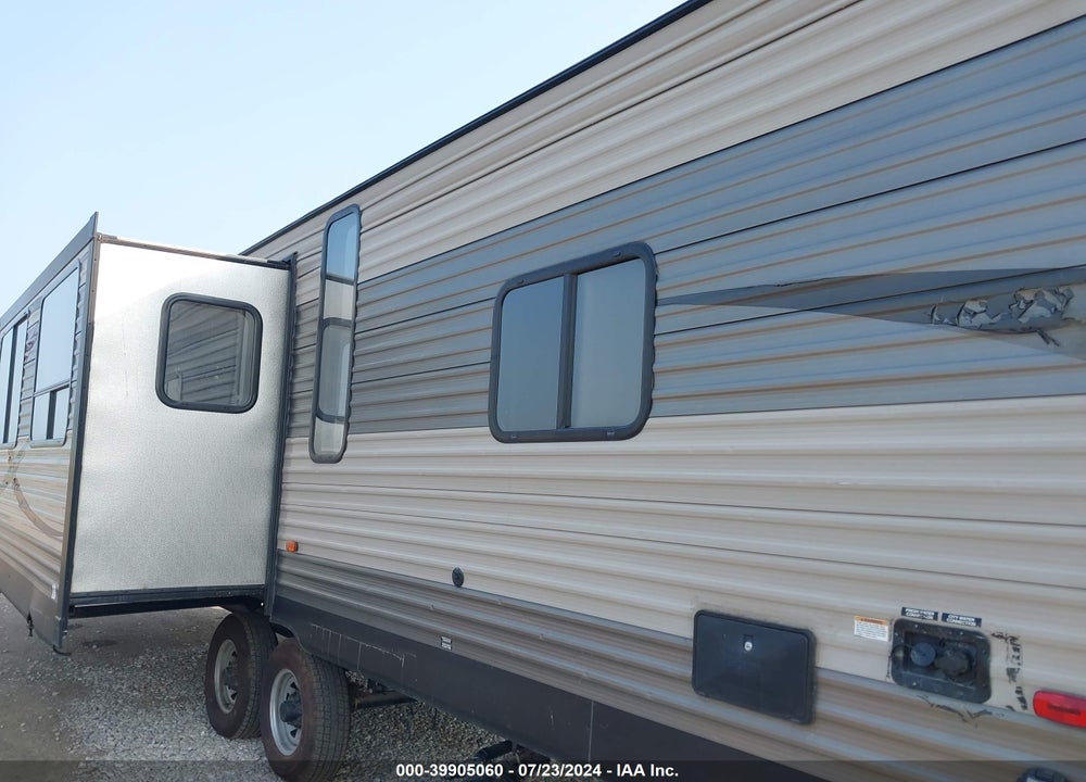 2017 FOREST RIVER CHEROKEE VIN: 4X4TCKD25HX125469