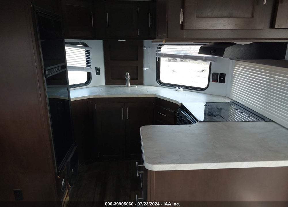 2017 FOREST RIVER CHEROKEE VIN: 4X4TCKD25HX125469