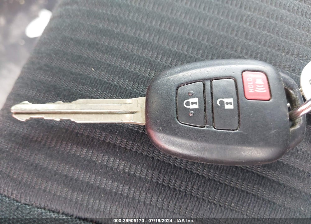 2015 TOYOTA RAV4 LE VIN: 2T3BFREV1FW264686