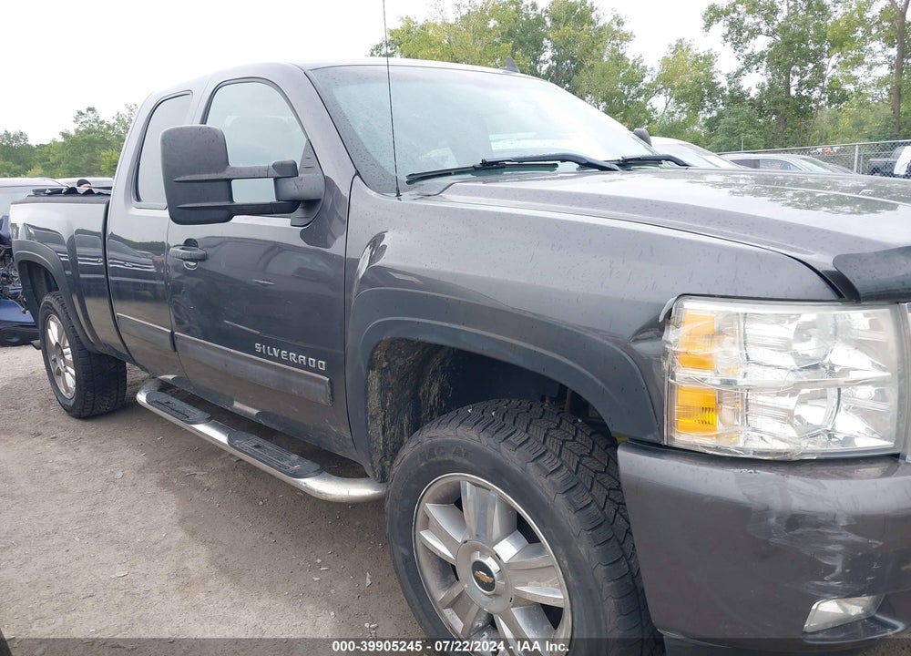 2011 CHEVROLET SILVERADO 1500 LT VIN: 1GCRKSE39BZ290981