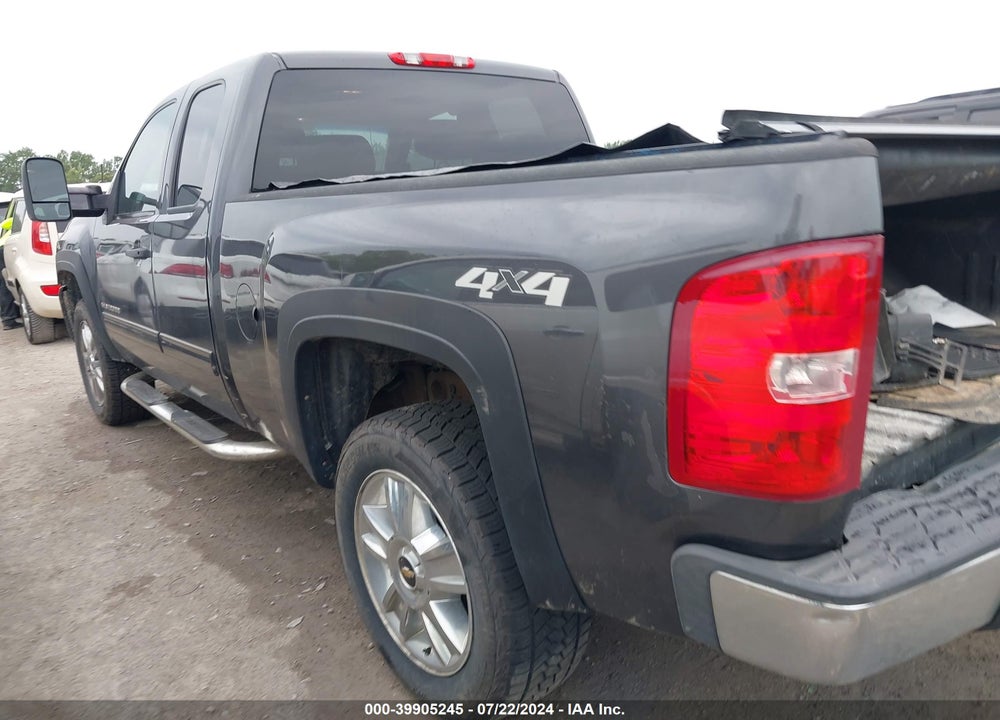 2011 CHEVROLET SILVERADO 1500 LT VIN: 1GCRKSE39BZ290981