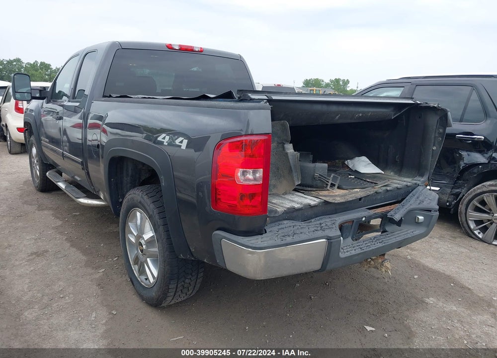 2011 CHEVROLET SILVERADO 1500 LT VIN: 1GCRKSE39BZ290981