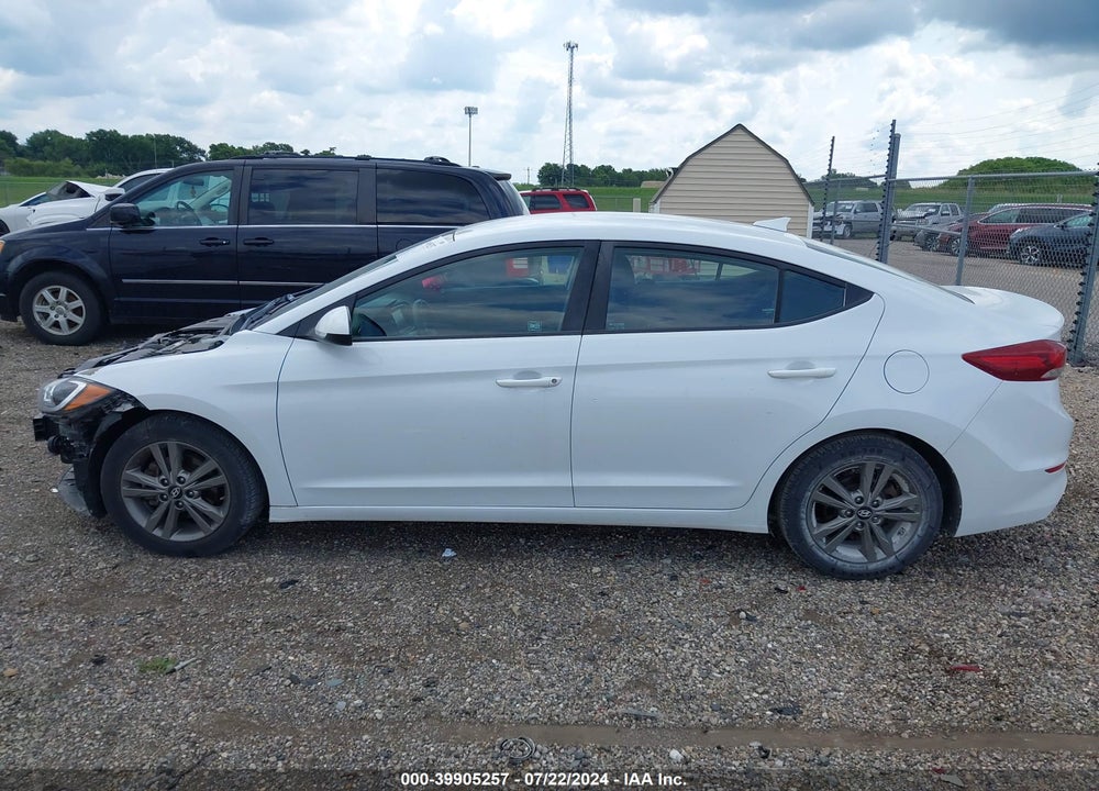 2018 HYUNDAI ELANTRA SEL VIN: 5NPD84LF8JH313092