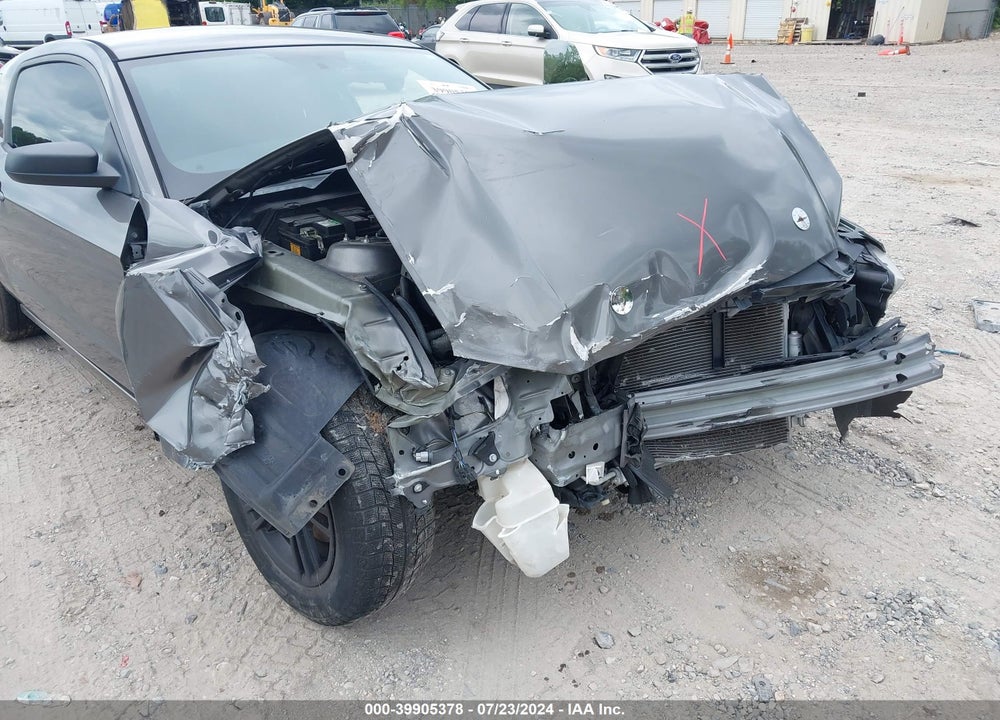 2014 FORD MUSTANG V6 VIN: 1ZVBP8AM6E5331001