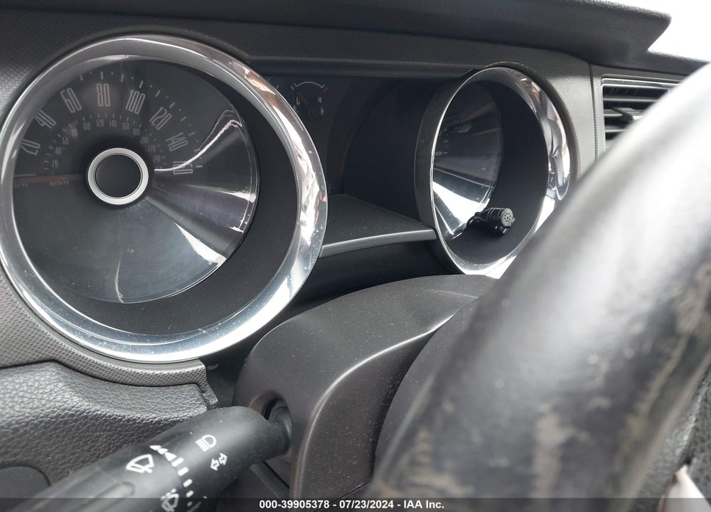 2014 FORD MUSTANG V6 VIN: 1ZVBP8AM6E5331001