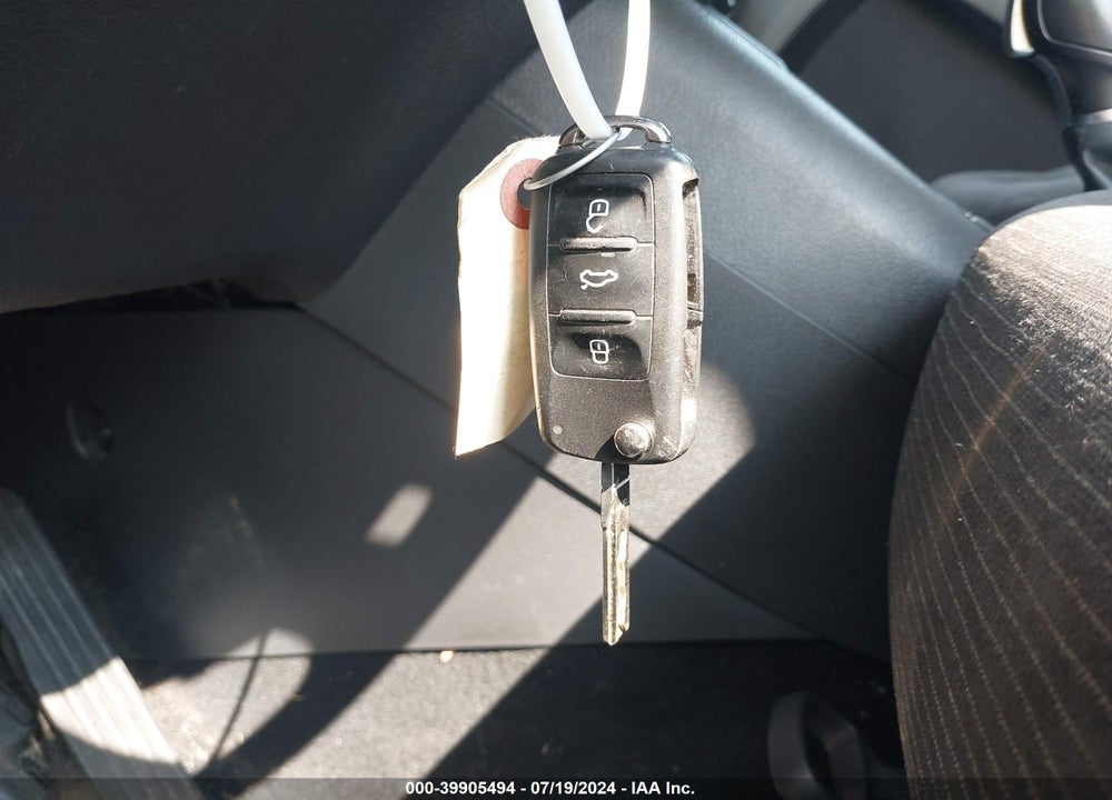 2017 VOLKSWAGEN TIGUAN 2.0T/2.0T S VIN: WVGAV7AX6HK046468