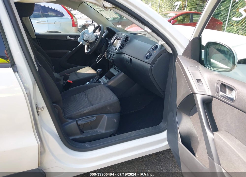 2017 VOLKSWAGEN TIGUAN 2.0T/2.0T S VIN: WVGAV7AX6HK046468