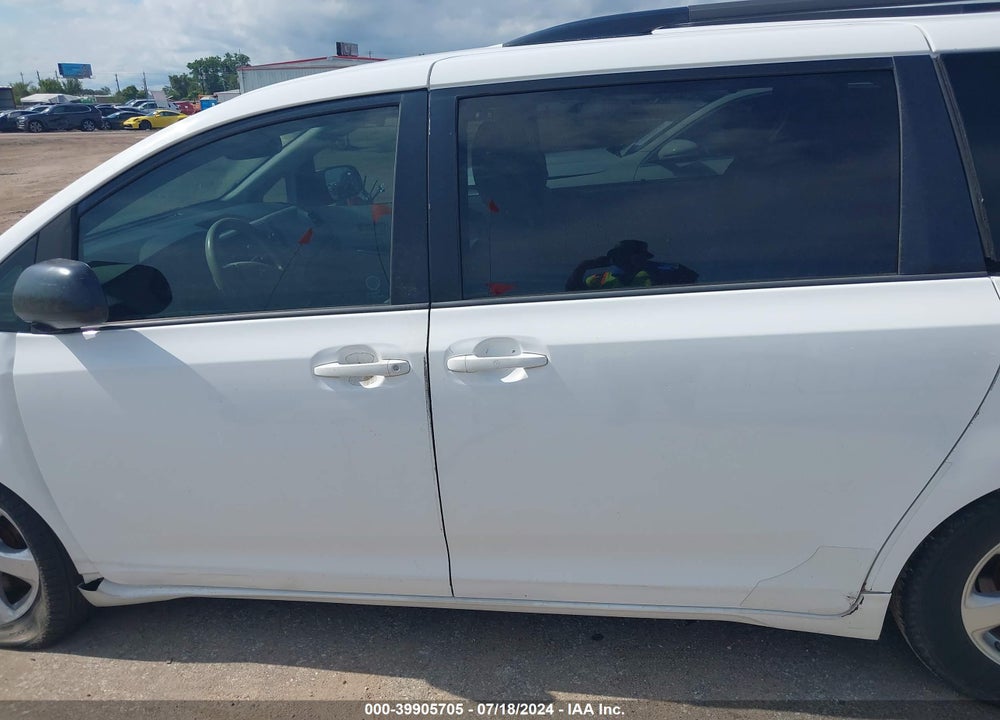 2014 TOYOTA SIENNA LE V6 8 PASSENGER VIN: 5TDKK3DC9ES430963