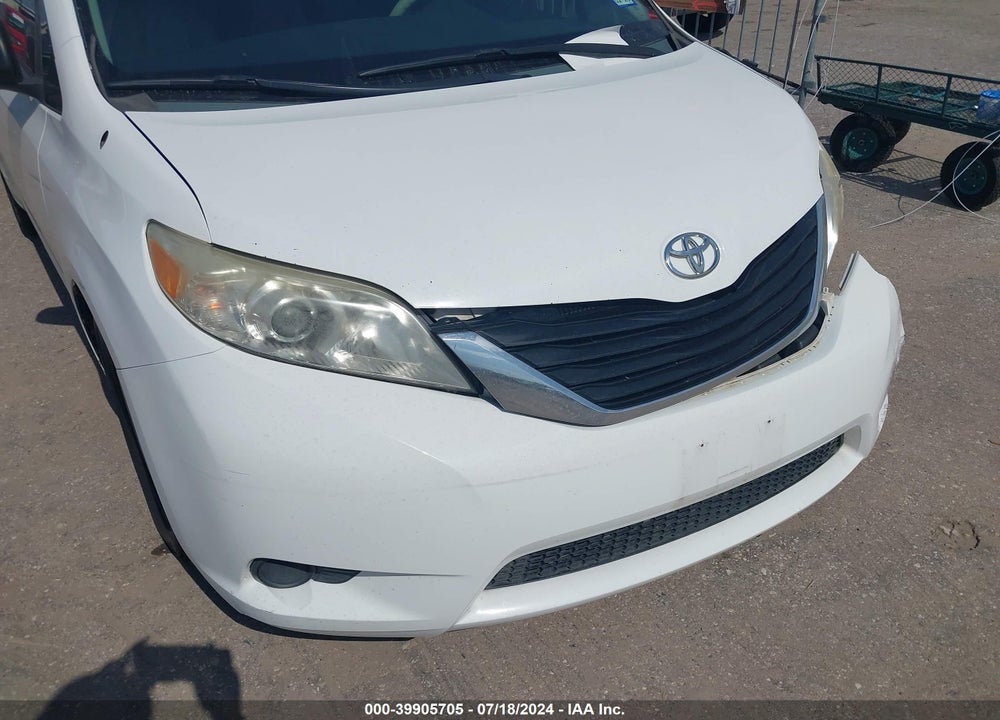 2014 TOYOTA SIENNA LE V6 8 PASSENGER VIN: 5TDKK3DC9ES430963