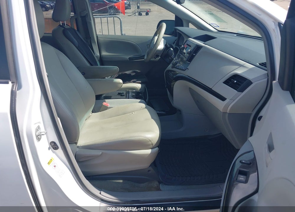 2014 TOYOTA SIENNA LE V6 8 PASSENGER VIN: 5TDKK3DC9ES430963