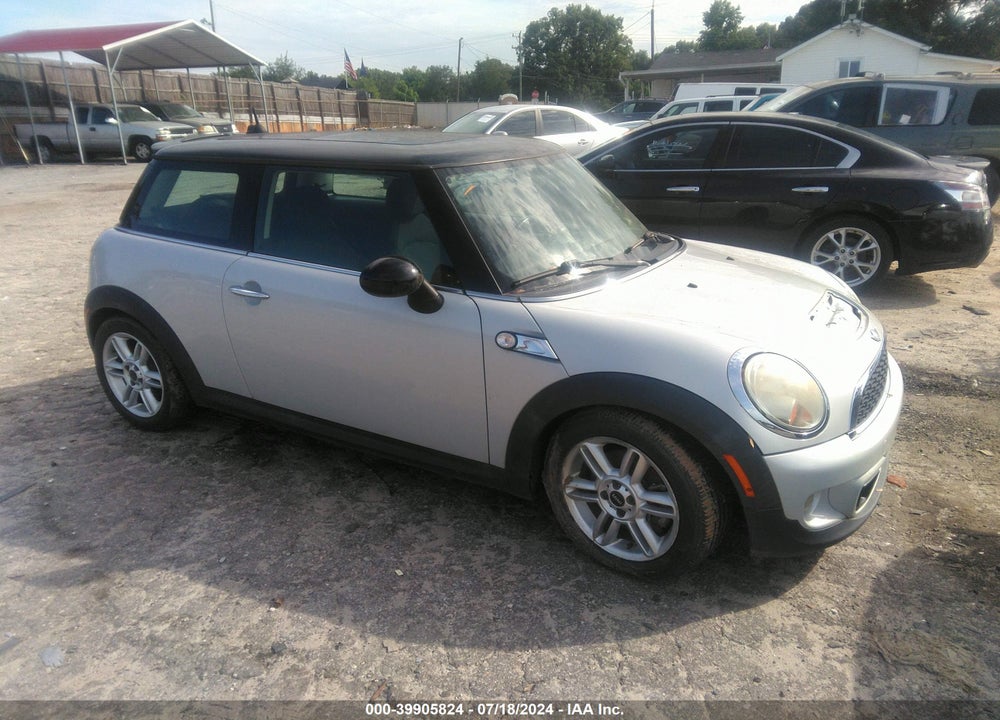 2011 MINI COOPER S VIN: WMWSV3C51BTY12585