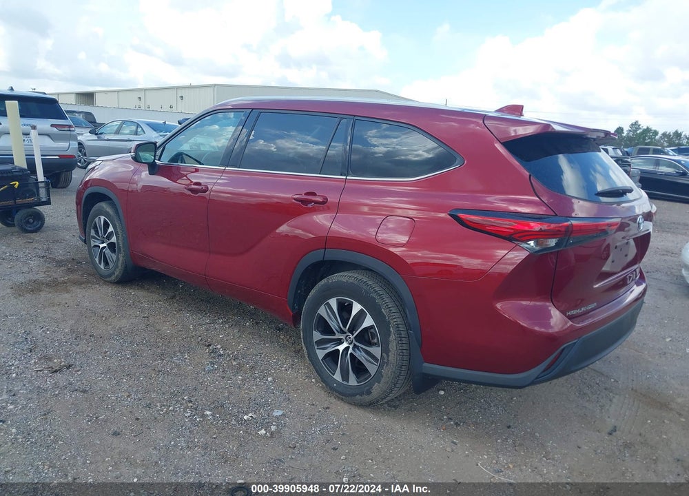 2022 TOYOTA HIGHLANDER XLE VIN: 5TDGZRBH4NS162763