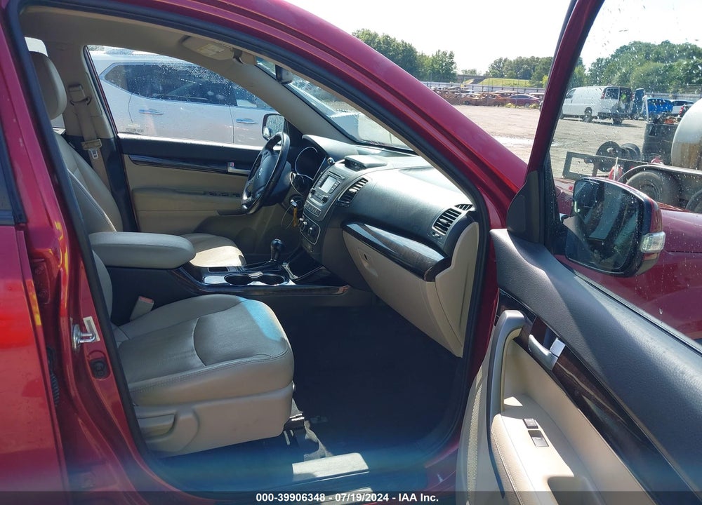 2015 KIA SORENTO LX VIN: 5XYKT3A61FG641861