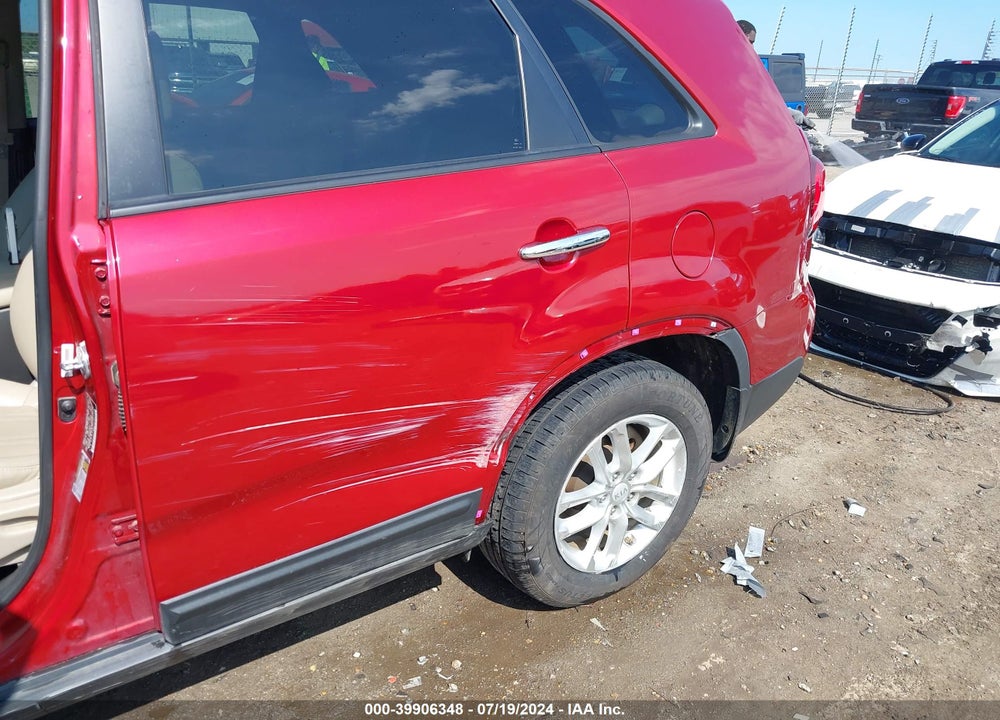2015 KIA SORENTO LX VIN: 5XYKT3A61FG641861