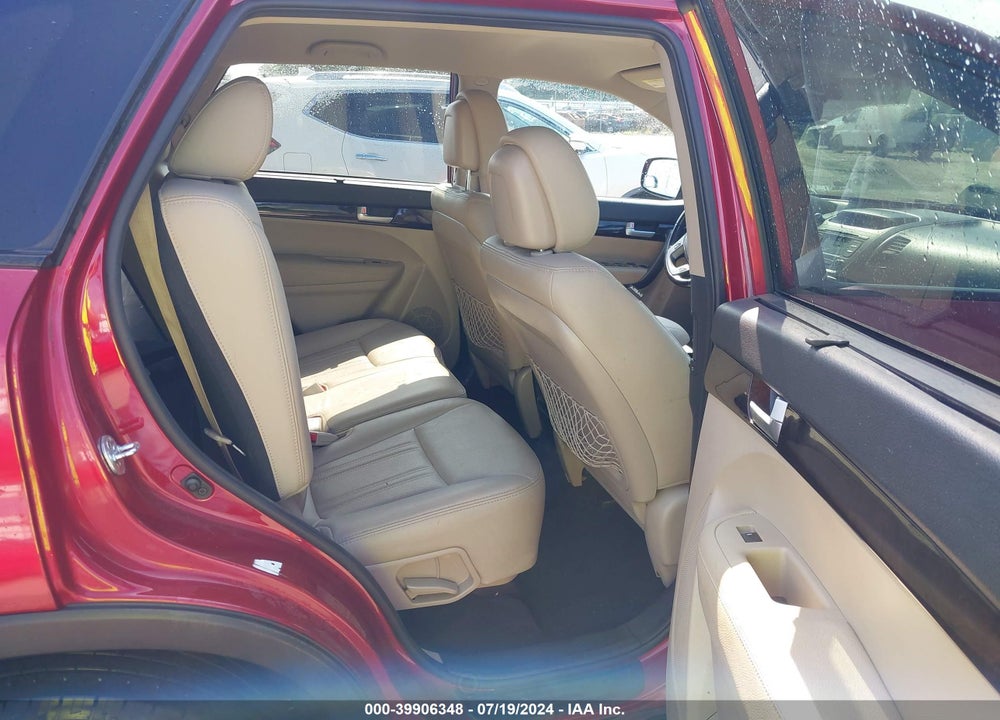2015 KIA SORENTO LX VIN: 5XYKT3A61FG641861
