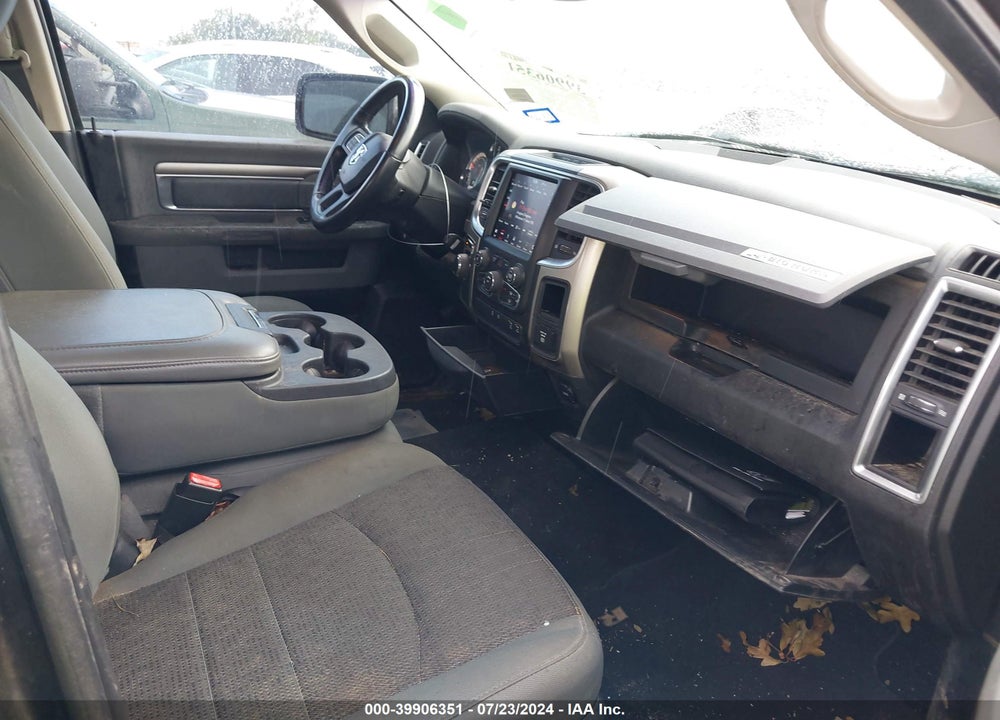 2018 RAM 1500 VIN: 1C6RR6GT1JS131385
