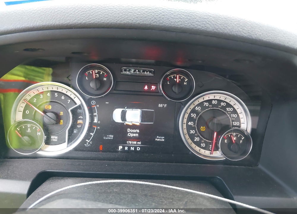 2018 RAM 1500 VIN: 1C6RR6GT1JS131385