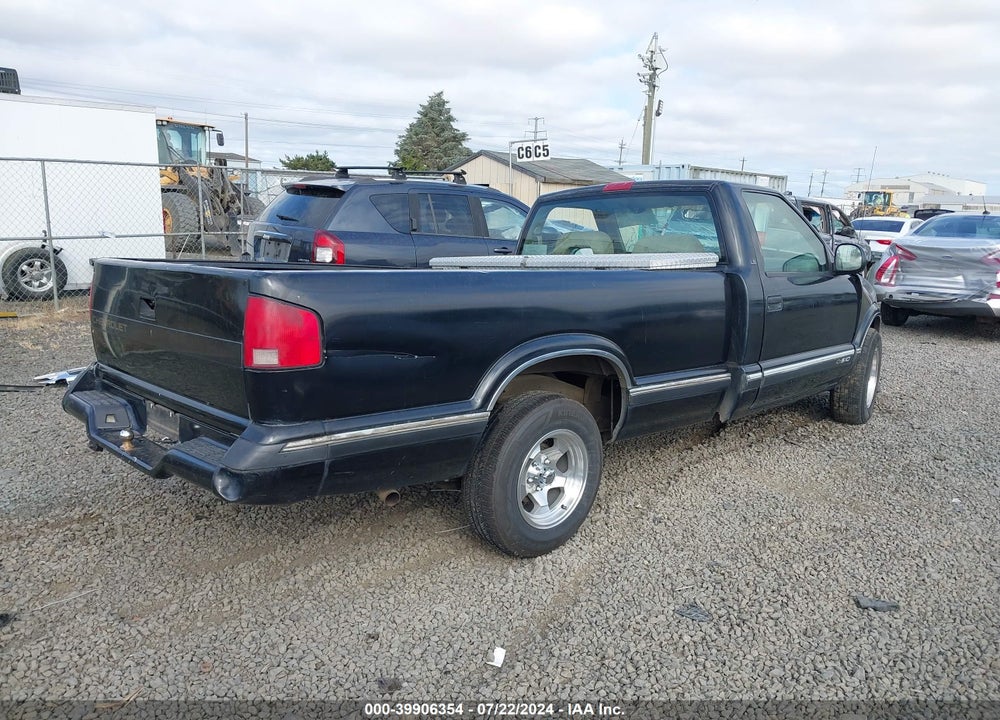 1994 CHEVROLET S TRUCK S10 VIN: 1GCCS14Z9R8223982