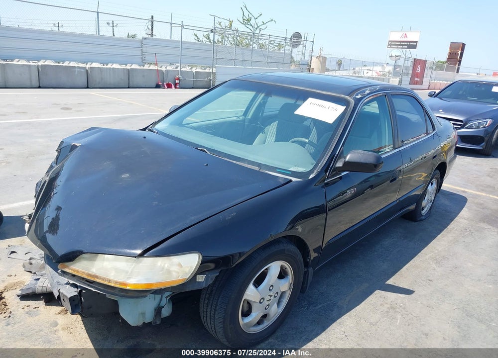 1998 HONDA ACCORD EX VIN: 1HGCG6679WA000373