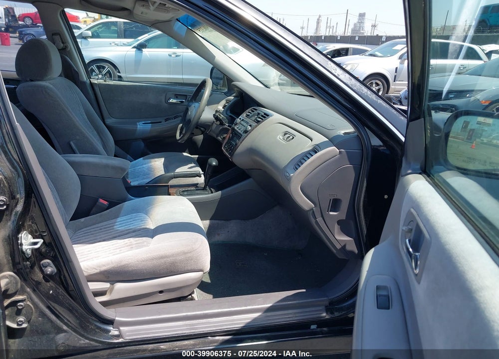 1998 HONDA ACCORD EX VIN: 1HGCG6679WA000373