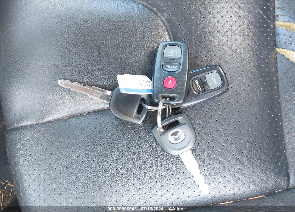 2005 MAZDA 3 S VIN: JM1BK343851222814
