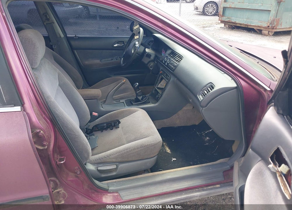 1996 HONDA ACCORD LX/EX VIN: 1HGCD5538TA121554