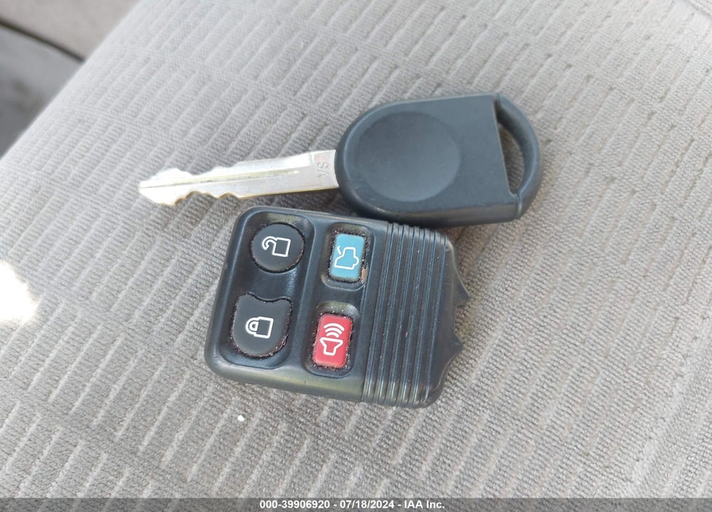 2006 FORD EXPLORER XLT VIN: 1FMEU73E86UB48128