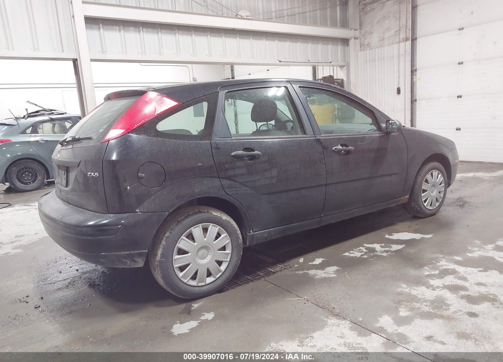 2005 FORD FOCUS ZX5 VIN: 3FAFP37N05R138093