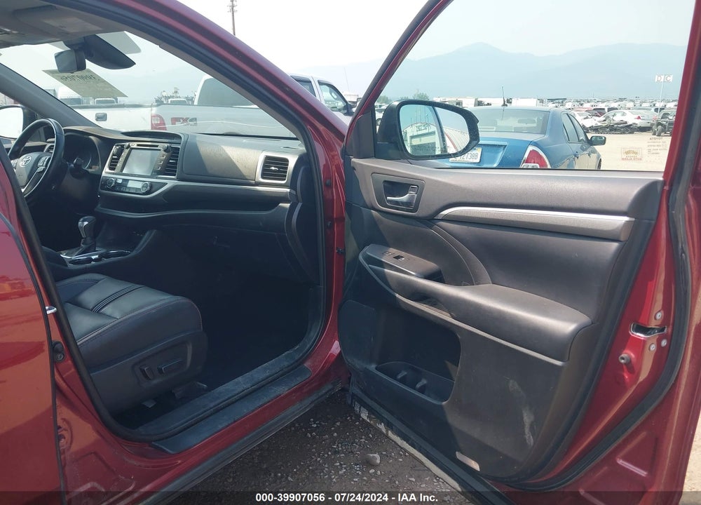 2019 TOYOTA HIGHLANDER SE VIN: 5TDJZRFHXKS983748
