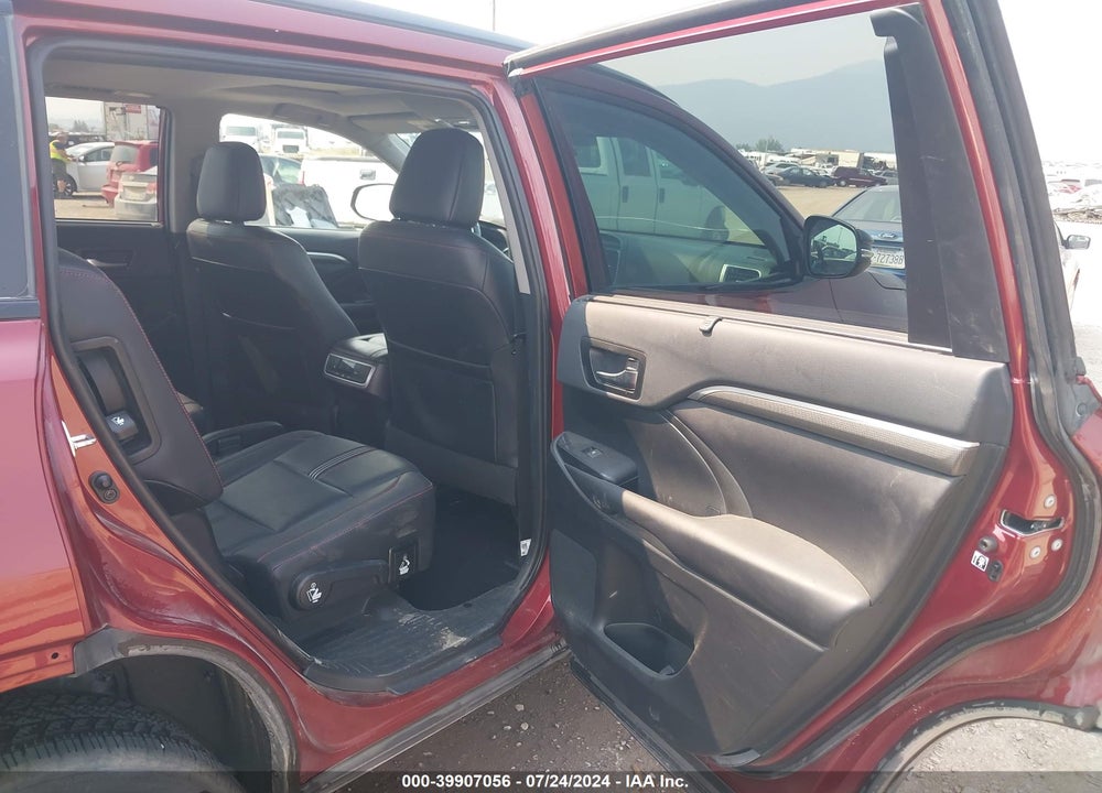 2019 TOYOTA HIGHLANDER SE VIN: 5TDJZRFHXKS983748