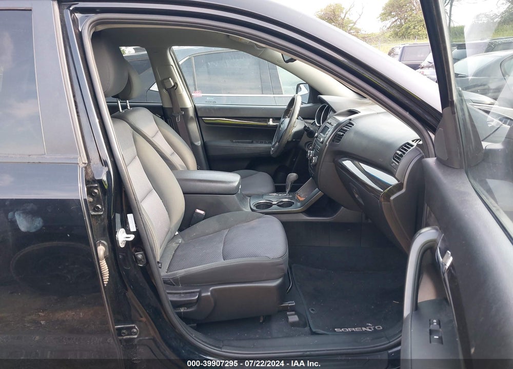 2012 KIA SORENTO LX VIN: 5XYKTDA65CG194839