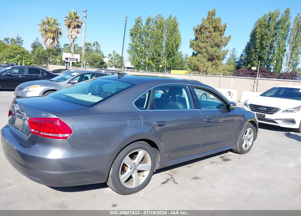 2013 VOLKSWAGEN PASSAT 2.5L SE VIN: 1VWBP7A31DC137701