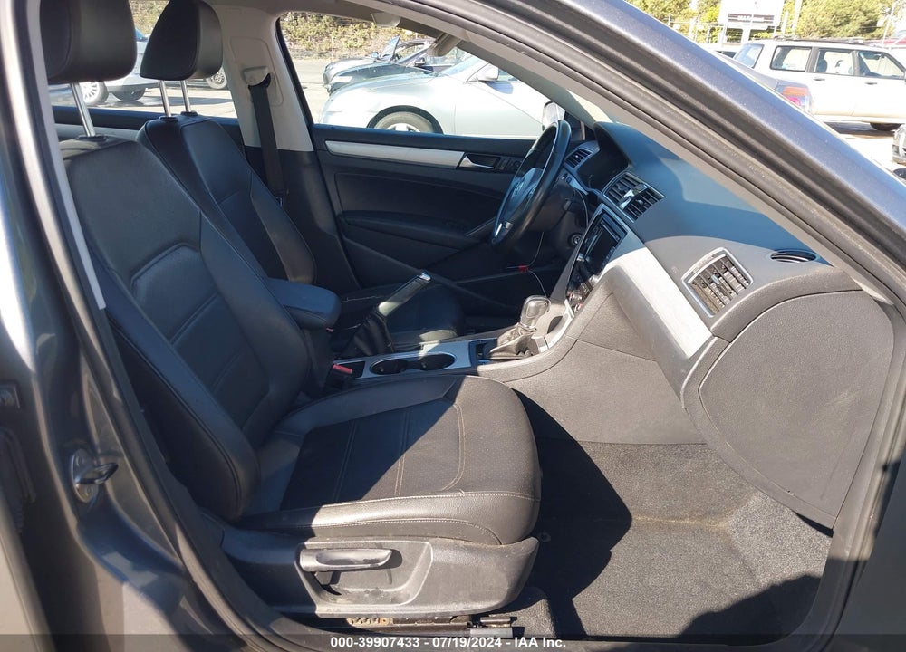 2013 VOLKSWAGEN PASSAT 2.5L SE VIN: 1VWBP7A31DC137701